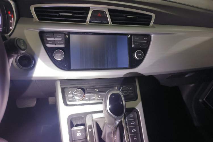 Used Geely Auto Emgrand X7 Sport 2016 1.8TD Automatic ZhiZun Version Audio And AC Panel
