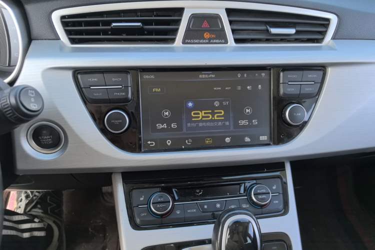 Used Geely Auto Emgrand X7 Sport 2016 1.8TD Automatic All-Wheel-Drive ZhiZun Edition Audio And AC Panel