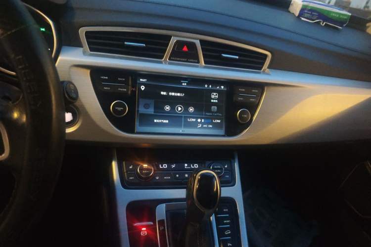 Used Geely Auto Emgrand X7 Sport 2016 1.8TD Automatic Smart Model Audio And AC Panel