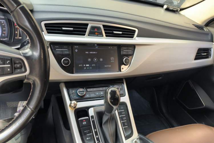 Used Geely Auto Emgrand X7 Sport 2016 1.8TD Automatic ZhiZun Version Audio And AC Panel