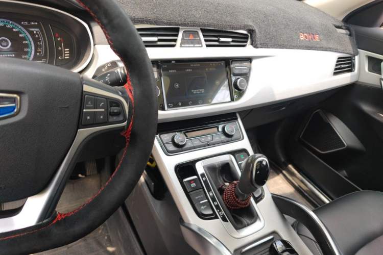 Used Geely Auto Emgrand X7 Sport 2016 1.8TD Automatic Smart Connectivity Version Audio And AC Panel