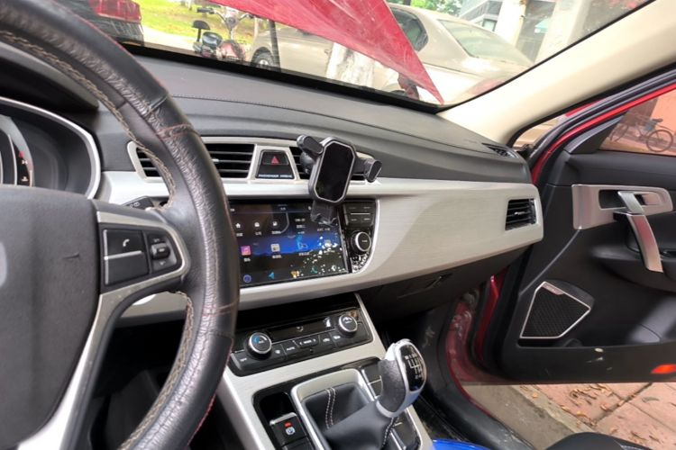 Used Geely Auto Emgrand X7 Sport 2016 2.0L Manual Smart Connect Version Audio And AC Panel