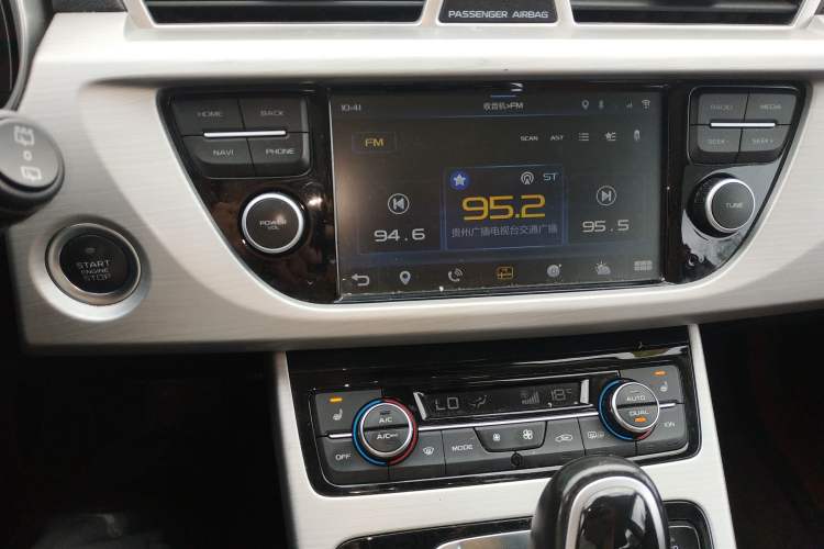 Used Geely Auto Emgrand X7 Sport 2016 1.8TD Automatic All-Wheel-Drive ZhiZun Edition Audio And AC Panel