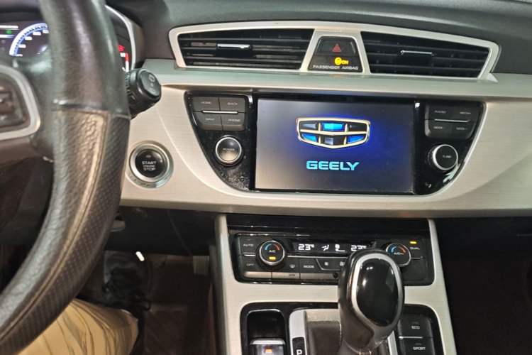 Used Geely Auto Emgrand X7 Sport 2016 1.8TD Automatic Smart Connectivity Version Audio And AC Panel