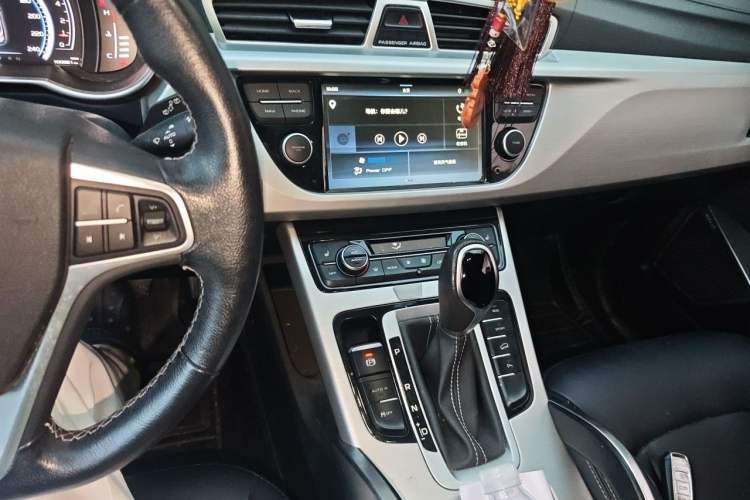 Used Geely Auto Emgrand X7 Sport 2016 1.8TD Automatic ZhiZun Version Audio And AC Panel