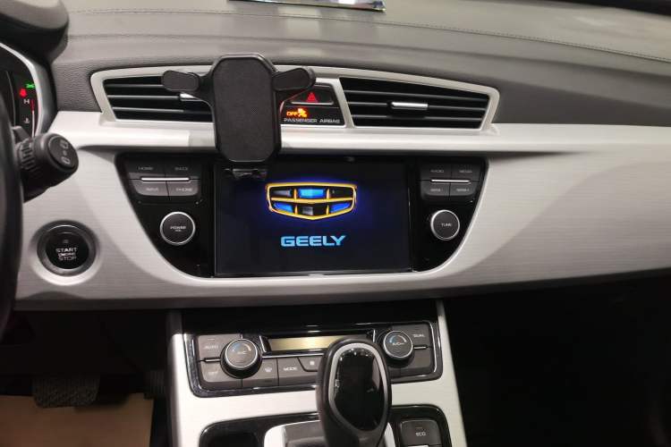 Used Geely Auto Emgrand X7 Sport 2016 1.8TD Automatic Smart Connectivity Version Audio And AC Panel