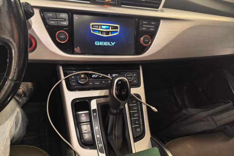 Used Geely Auto Emgrand X7 Sport 2016 1.8TD Automatic All-Wheel-Drive ZhiZun Edition Audio And AC Panel