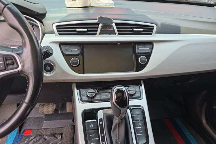 Used Geely Auto Emgrand X7 Sport 2016 1.8TD Automatic ZhiZun Version Audio And AC Panel