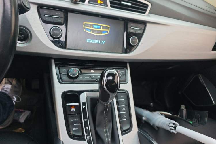 Used Geely Auto Emgrand X7 Sport 2016 1.8TD Automatic ZhiShang Model Audio And AC Panel