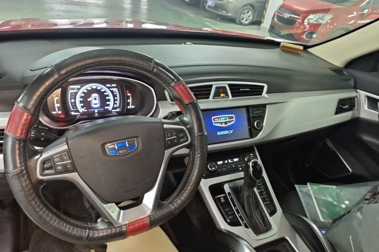 Used Geely Auto Emgrand X7 Sport 2016 1.8TD Automatic Smart Connectivity Version Center Console