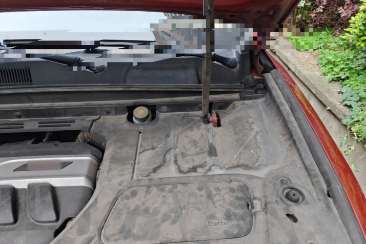 Used Geely Auto Emgrand X7 Sport 2016 1.8TD Automatic ZhiShang Model Engine Bay Left