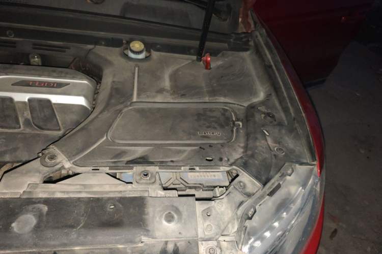 Used Geely Auto Emgrand X7 Sport 2016 1.8TD Automatic ZhiShang Model Engine Bay Left