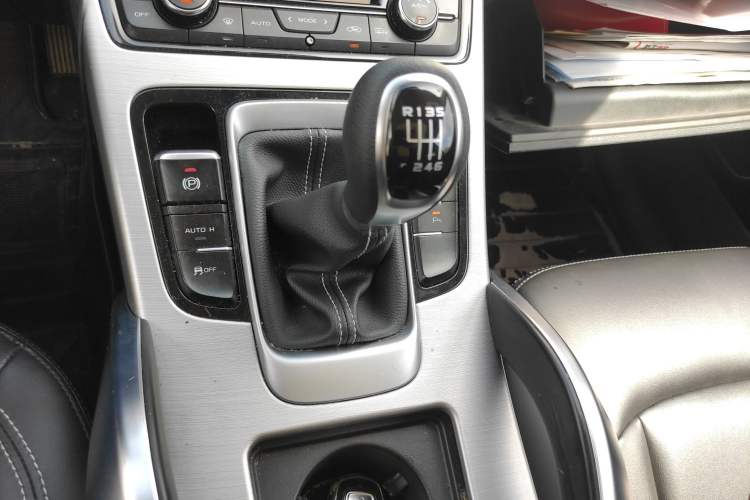 Used Geely Auto Emgrand X7 Sport 2016 2.0L Manual ZhiShang Version Gear Lever