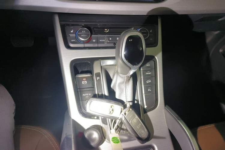 Used Geely Auto Emgrand X7 Sport 2016 1.8TD Automatic ZhiZun Version Gear Lever