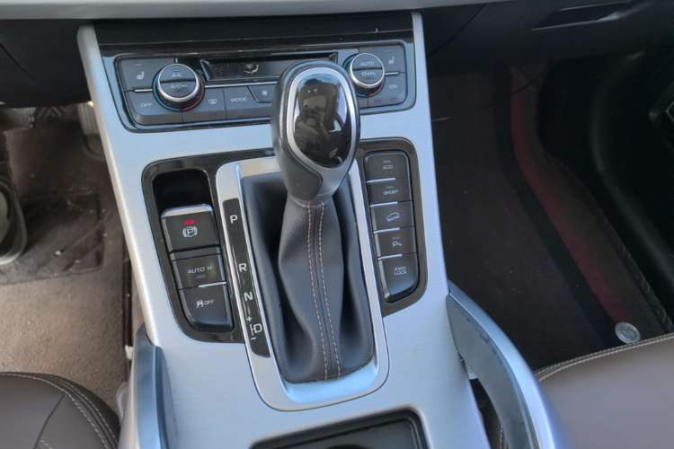 Used Geely Auto Emgrand X7 Sport 2016 1.8TD Automatic All-Wheel-Drive ZhiZun Edition Gear Lever