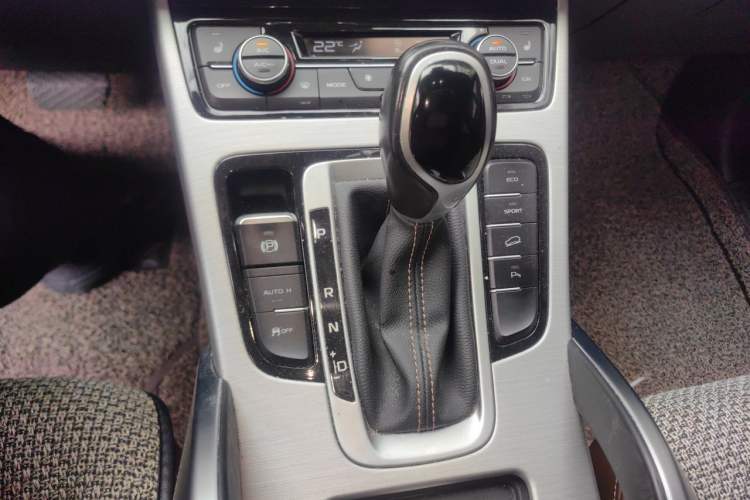 Used Geely Auto Emgrand X7 Sport 2016 1.8TD Automatic ZhiZun Version Gear Lever