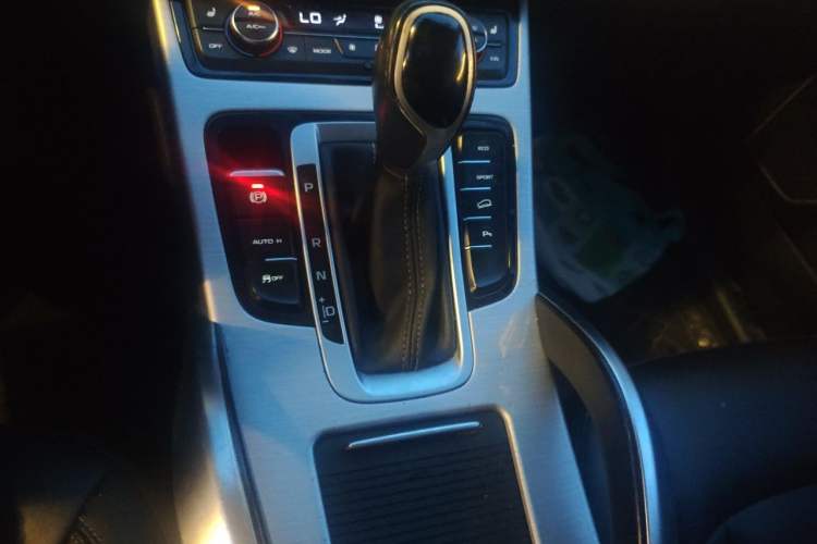 Used Geely Auto Emgrand X7 Sport 2016 1.8TD Automatic Smart Model Gear Lever