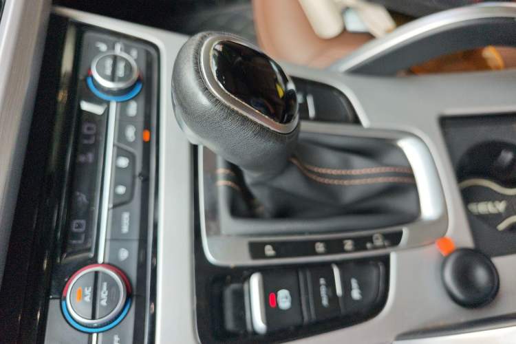 Used Geely Auto Emgrand X7 Sport 2016 1.8TD Automatic ZhiZun Version Gear Lever