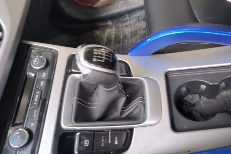 Used Geely Auto Emgrand X7 Sport 2016 2.0L Manual Smart Connect Version Gear Lever