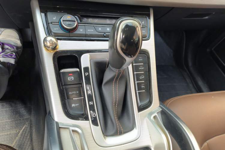 Used Geely Auto Emgrand X7 Sport 2016 1.8TD Automatic ZhiZun Version Gear Lever