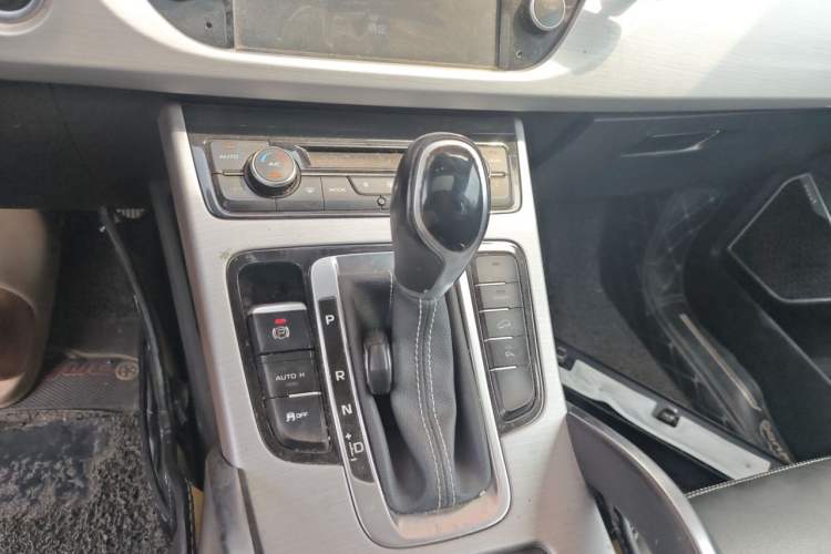 Used Geely Auto Emgrand X7 Sport 2016 1.8TD Automatic Smart Connectivity Version Gear Lever