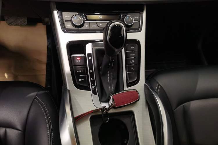 Used Geely Auto Emgrand X7 Sport 2016 1.8TD Automatic Smart Connectivity Version Gear Lever