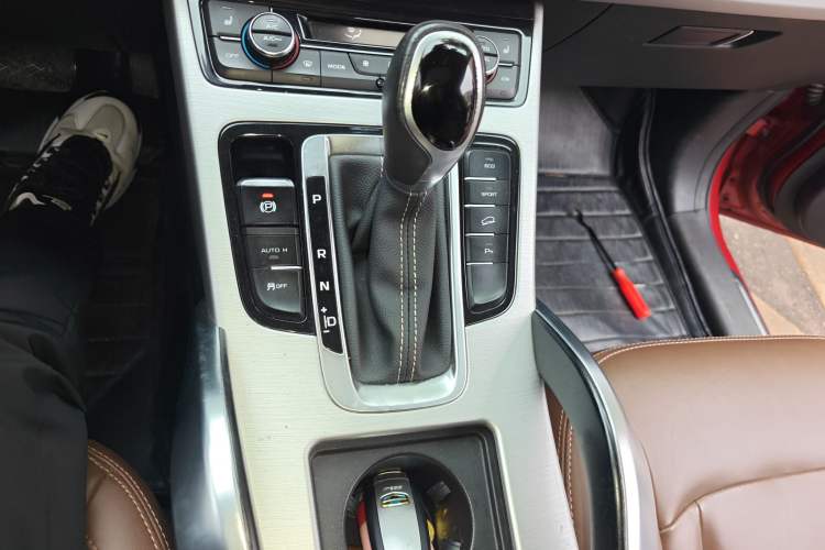 Used Geely Auto Emgrand X7 Sport 2016 1.8TD Automatic ZhiZun Version Gear Lever