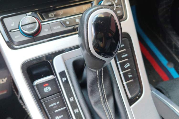 Used Geely Auto Emgrand X7 Sport 2016 1.8TD Automatic Smart Model Gear Lever