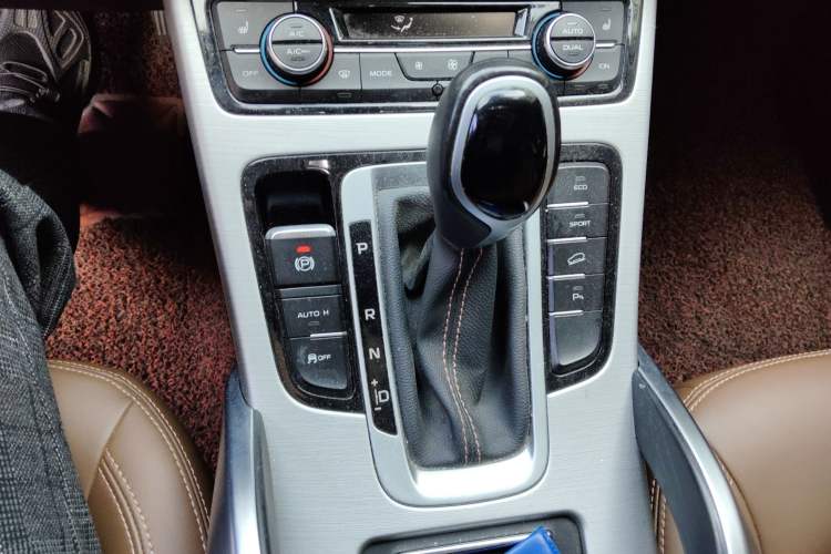 Used Geely Auto Emgrand X7 Sport 2016 1.8TD Automatic ZhiZun Version Gear Lever