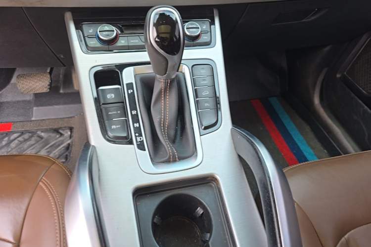 Used Geely Auto Emgrand X7 Sport 2016 1.8TD Automatic ZhiZun Version Gear Lever