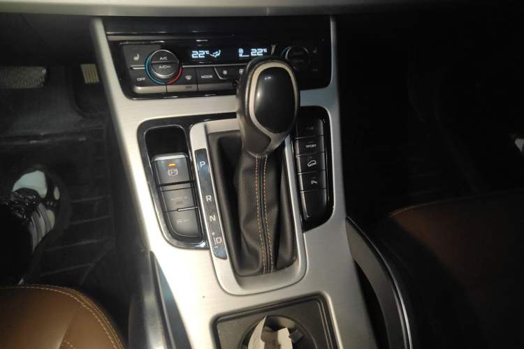 Used Geely Auto Emgrand X7 Sport 2016 1.8TD Automatic ZhiZun Version Gear Lever