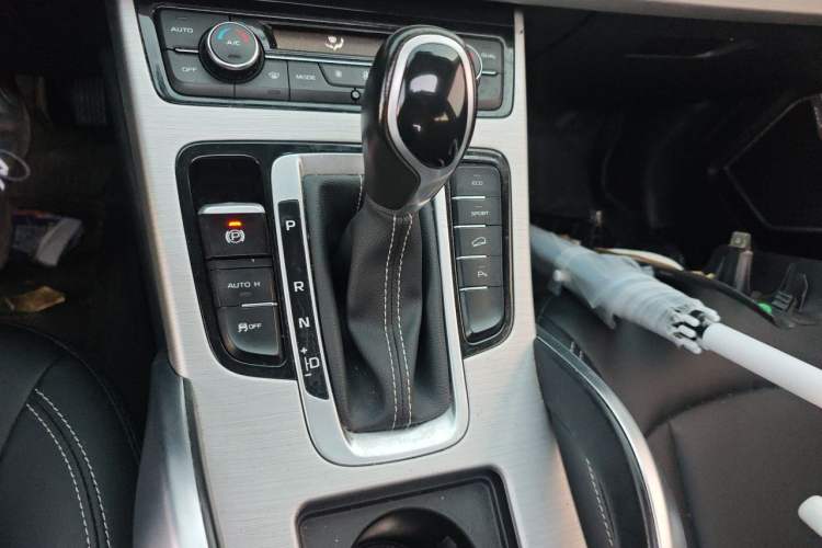 Used Geely Auto Emgrand X7 Sport 2016 1.8TD Automatic ZhiShang Model Gear Lever