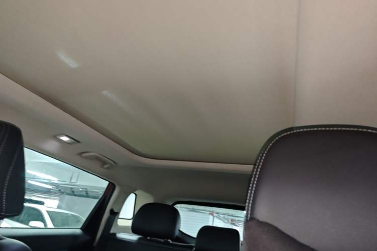 Used Geely Auto Emgrand X7 Sport 2016 1.8TD Automatic Smart Connectivity Version Headliner