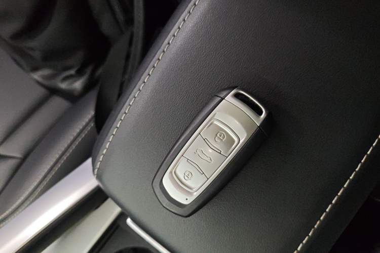 Used Geely Auto Emgrand X7 Sport 2016 1.8TD Automatic ZhiShang Model Interior 1
