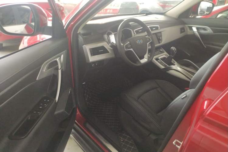 Used Geely Auto Emgrand X7 Sport 2016 2.0L Manual ZhiShang Version Interior 2