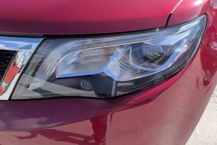 Used Geely Auto Emgrand X7 Sport 2016 1.8TD Automatic All-Wheel-Drive ZhiZun Edition Left Front Headlight