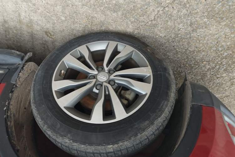 Used Geely Auto Emgrand X7 Sport 2016 1.8TD Automatic Smart Model Left Front Wheel Hub