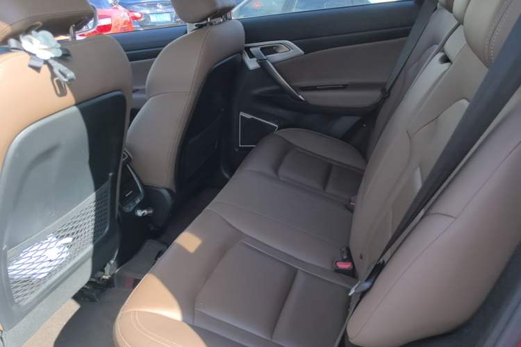 Used Geely Auto Emgrand X7 Sport 2016 1.8TD Automatic All-Wheel-Drive ZhiZun Edition Left Rear Seat