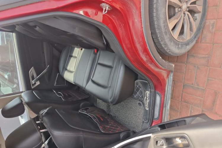 Used Geely Auto Emgrand X7 Sport 2016 1.8TD Automatic Smart Connectivity Version Left Rear Seat
