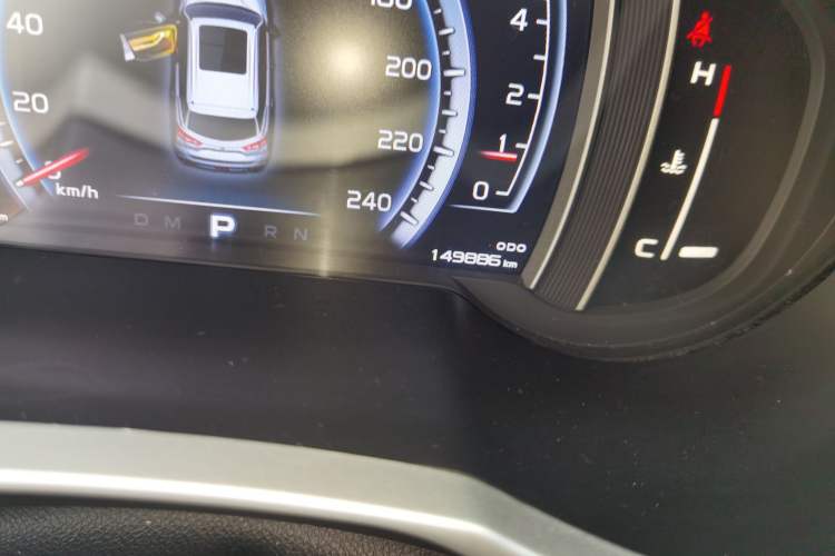 Used Geely Auto Emgrand X7 Sport 2016 1.8TD Automatic Smart Model Odometer Close Up