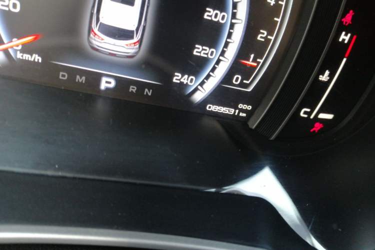 Used Geely Auto Emgrand X7 Sport 2016 1.8TD Automatic Smart Connectivity Version Odometer Close Up