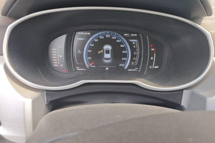 Used Geely Auto Emgrand X7 Sport 2016 1.8TD Automatic Smart Connectivity Version Odometer Close Up