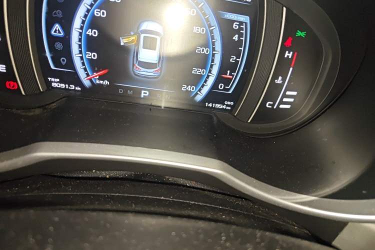 Used Geely Auto Emgrand X7 Sport 2016 1.8TD Automatic All-Wheel-Drive ZhiZun Edition Odometer Close Up