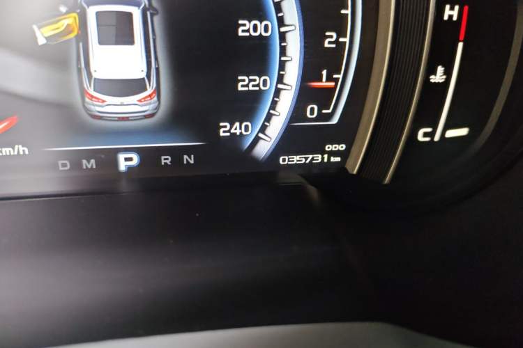 Used Geely Auto Emgrand X7 Sport 2016 1.8TD Automatic ZhiZun Version Odometer Close Up
