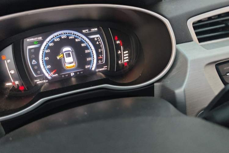 Used Geely Auto Emgrand X7 Sport 2016 1.8TD Automatic ZhiShang Model Odometer Close Up