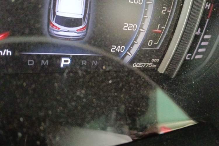 Used Geely Auto Emgrand X7 Sport 2016 1.8TD Automatic Smart Model Odometer Close Up