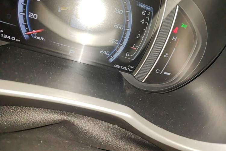 Used Geely Auto Emgrand X7 Sport 2016 1.8TD Automatic Smart Model Odometer Close Up