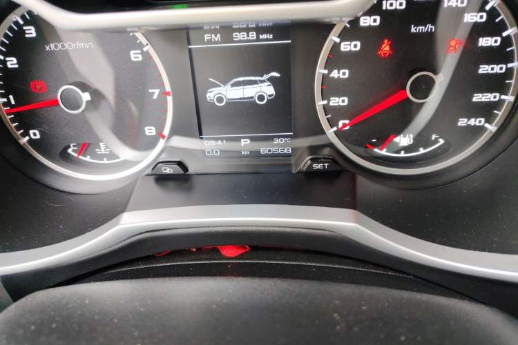Used Geely Auto Emgrand X7 Sport 2016 1.8TD Automatic ZhiShang Model Odometer Close Up