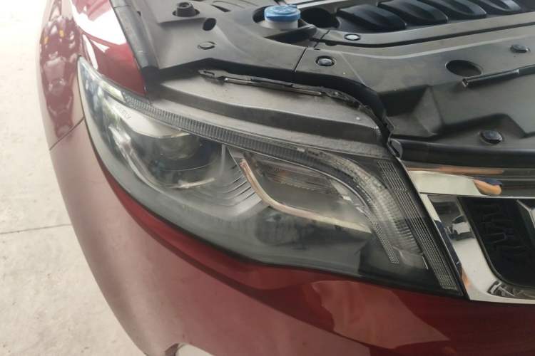 Used Geely Auto Emgrand X7 Sport 2016 1.8TD Automatic ZhiZun Version Right Front Headlight