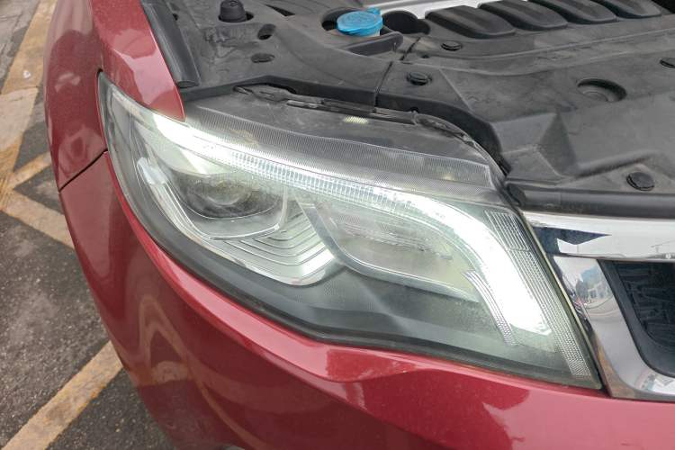 Used Geely Auto Emgrand X7 Sport 2016 1.8TD Automatic ZhiZun Version Right Front Headlight